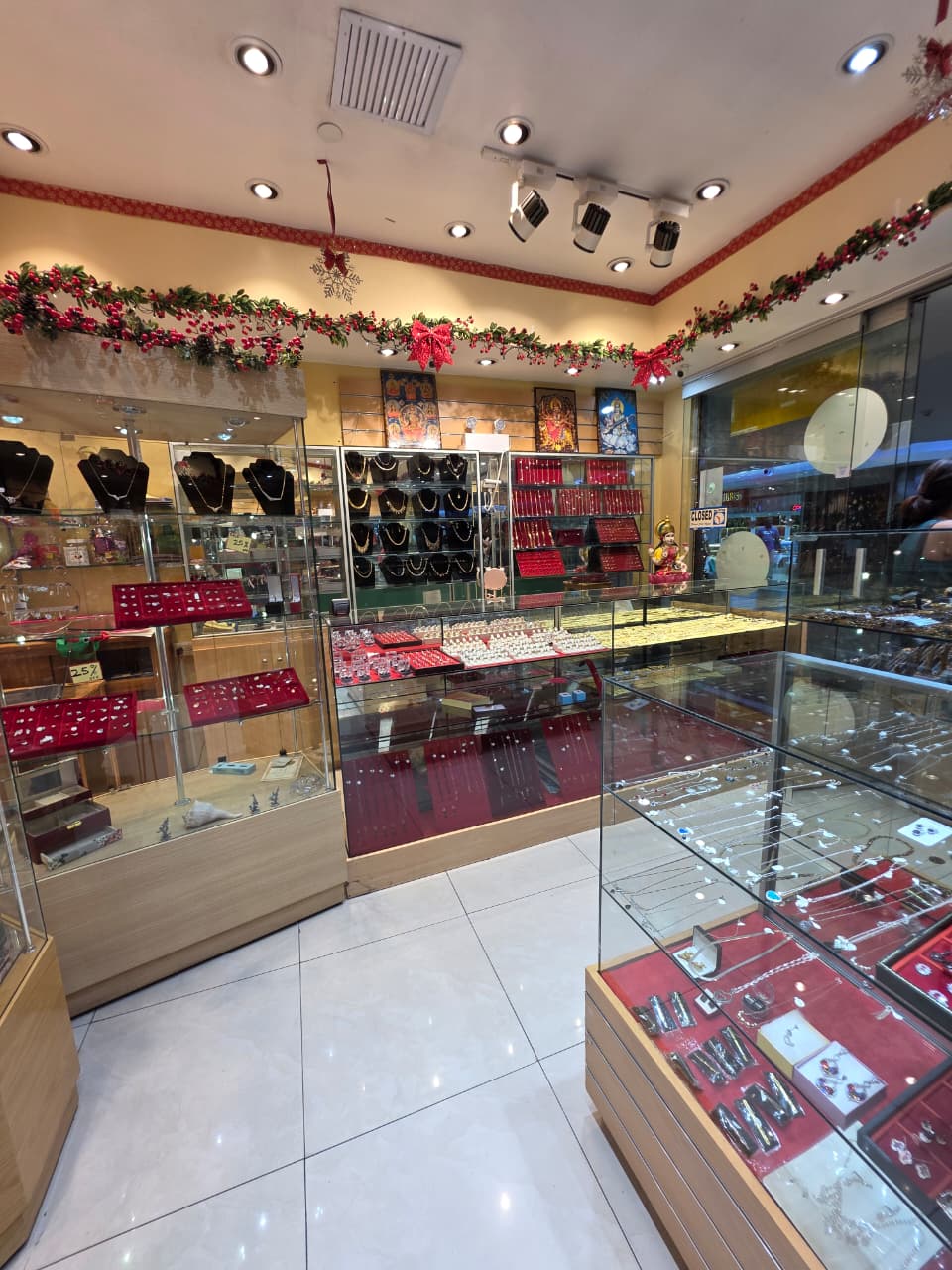 Shivani's Jewellers photo 4