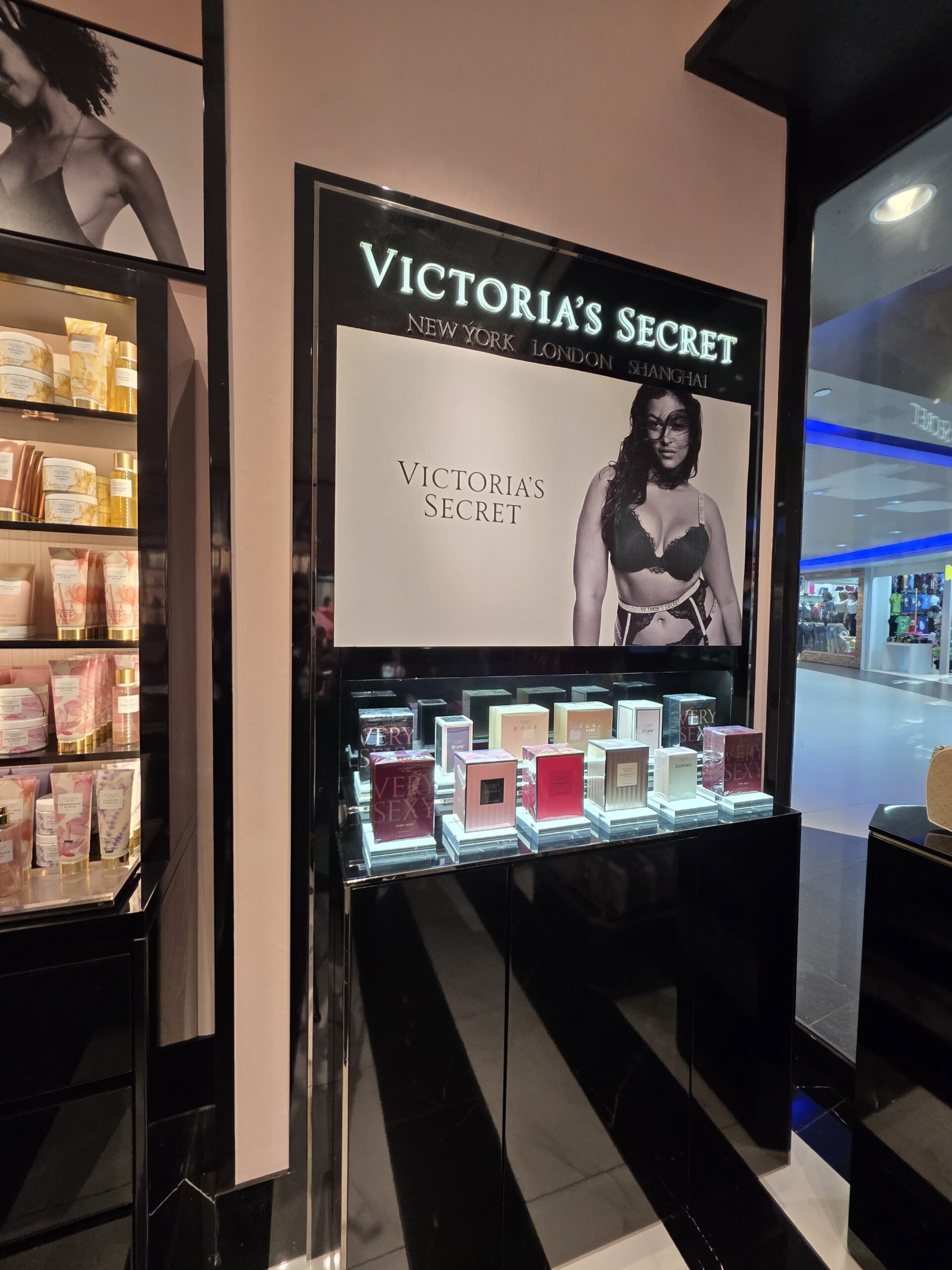 Victoria Secrets photo 3